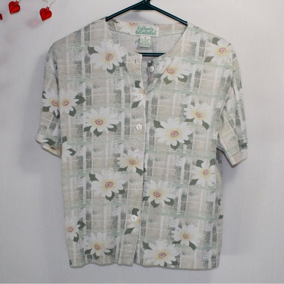 Sunflower daisy button up tshirt
Brand Colleen’s collectibles size medium - Picture 1 of 4